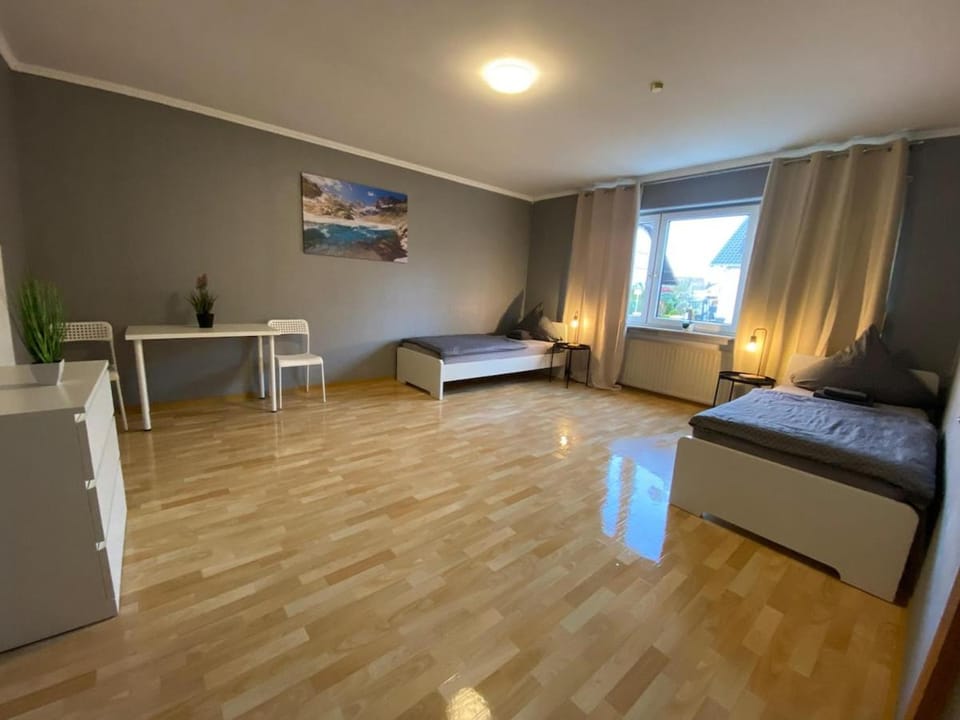 Bed, TV and multimedia, Living room, Photo of the whole room, Seating area, Bedroom