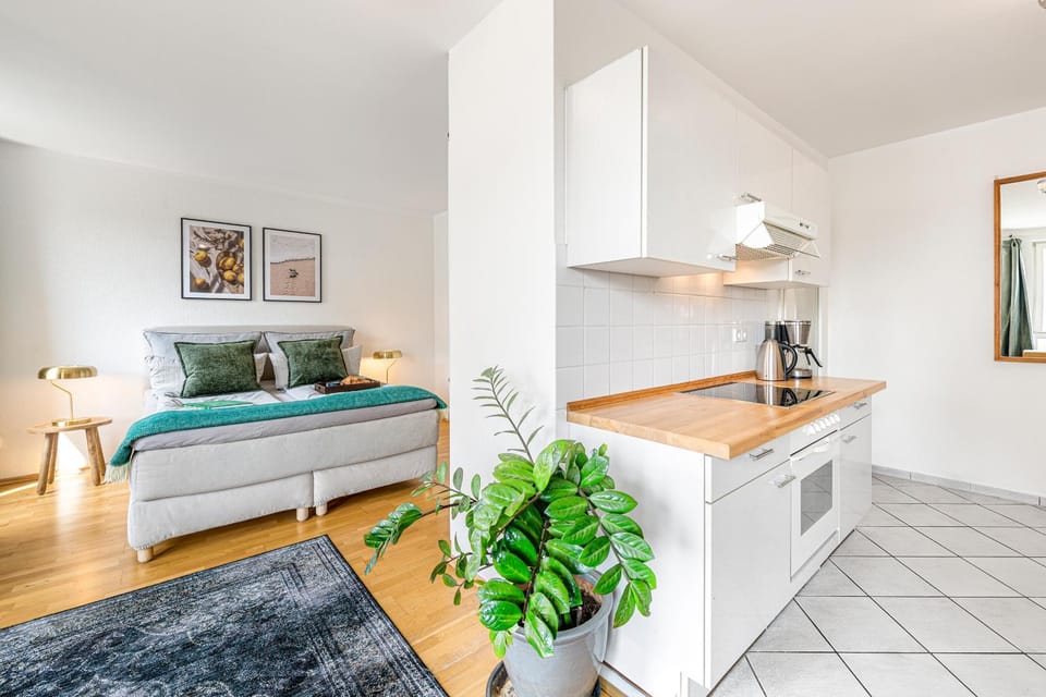 Stilvolles Studio in downtown Mitte, Boxspringbett, Balkon, Blick über Berlin auf den Himmel, zentrale Lage, Kiez vor der Haustür Apartment in Berlin
