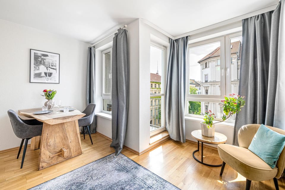 Stilvolles Studio in downtown Mitte, Boxspringbett, Balkon, Blick über Berlin auf den Himmel, zentrale Lage, Kiez vor der Haustür Apartment in Berlin