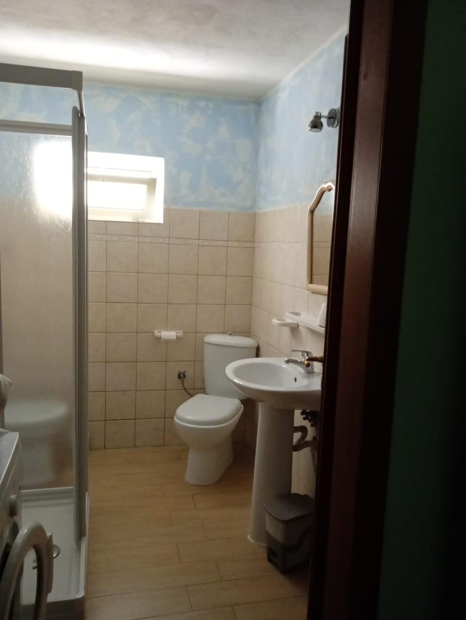 Shower, Toilet, Bathroom, bidet, towels