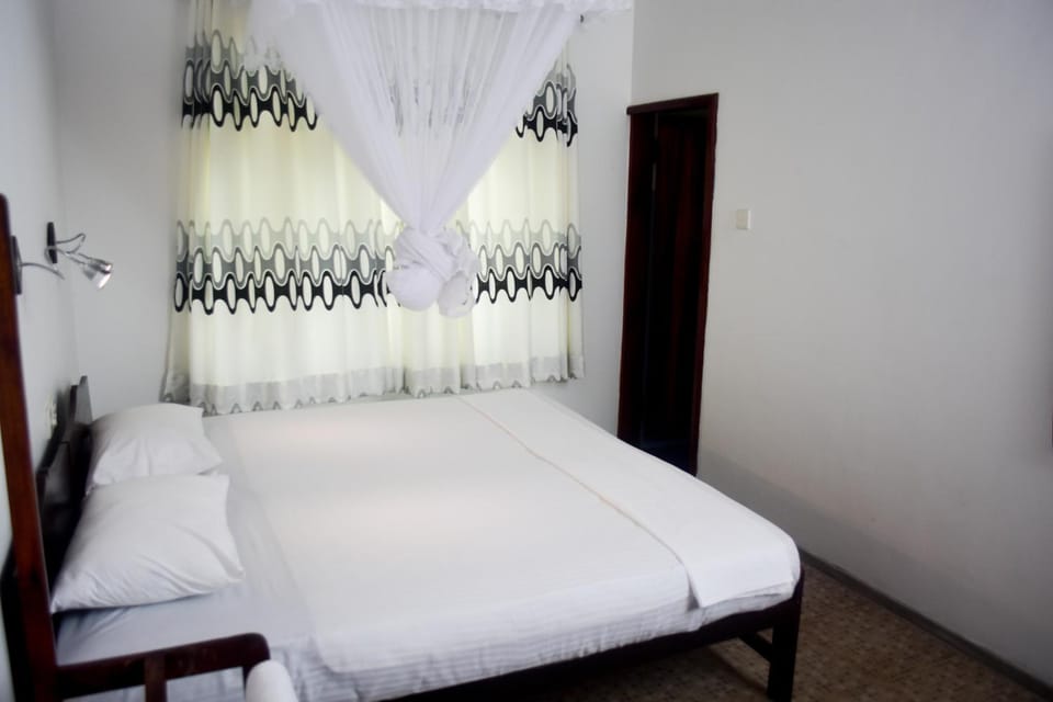 Property building, Bathroom, Bedroom