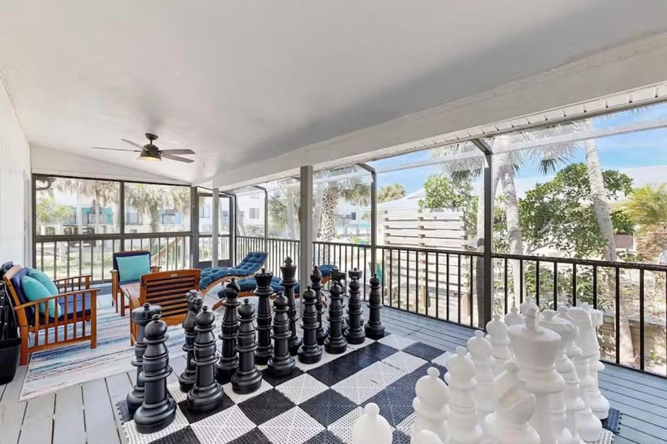 Newly Renovated Beach Retreat Just Steps from Englewood Beach - Beach Barracks - Roelens House in Manasota Key