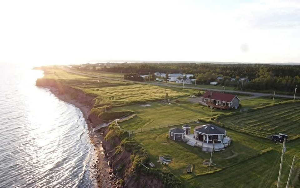 Waterfront & breathtaking view - Chalet du Phare Chalet in Quebec