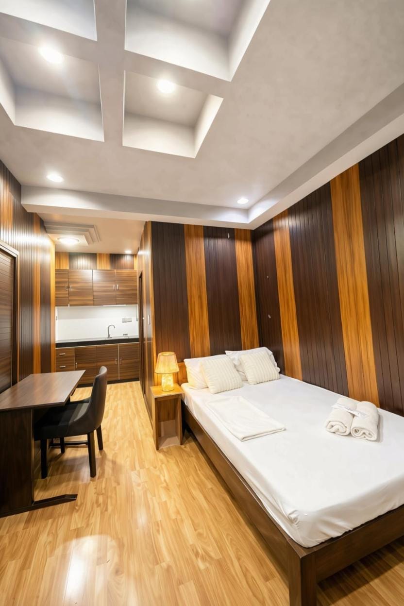 Bed, Photo of the whole room, Seating area
