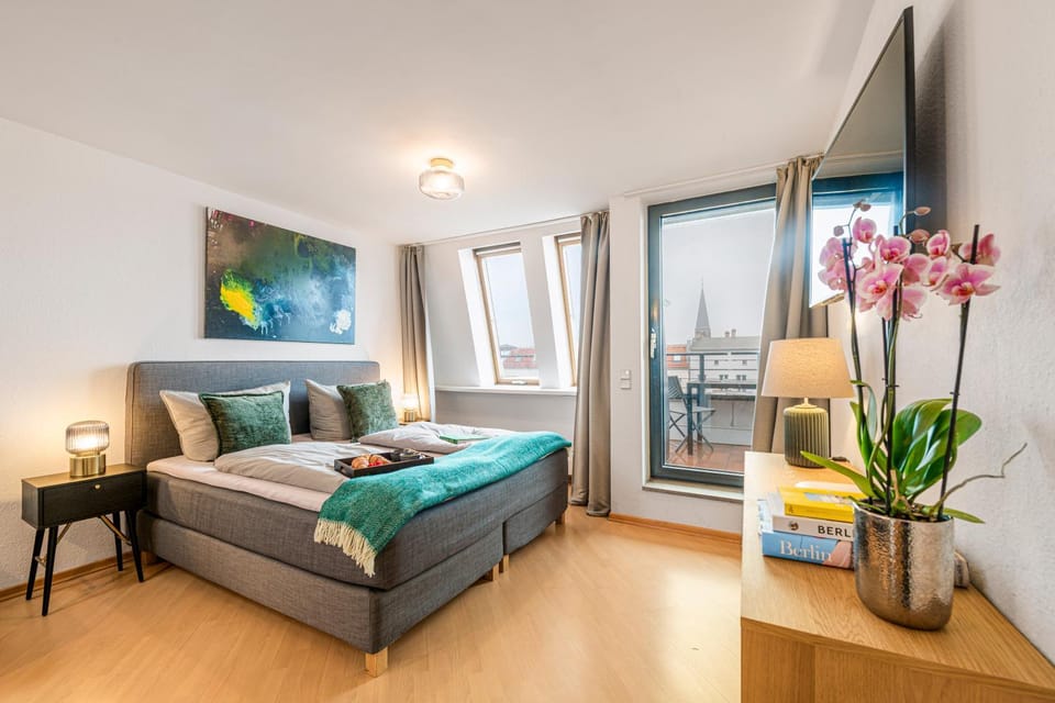 The Danziger, 2 unique roof top units in PrenzlauerBerg, group & family friendly, from 2 up to 7 Guests Apartment in Berlin