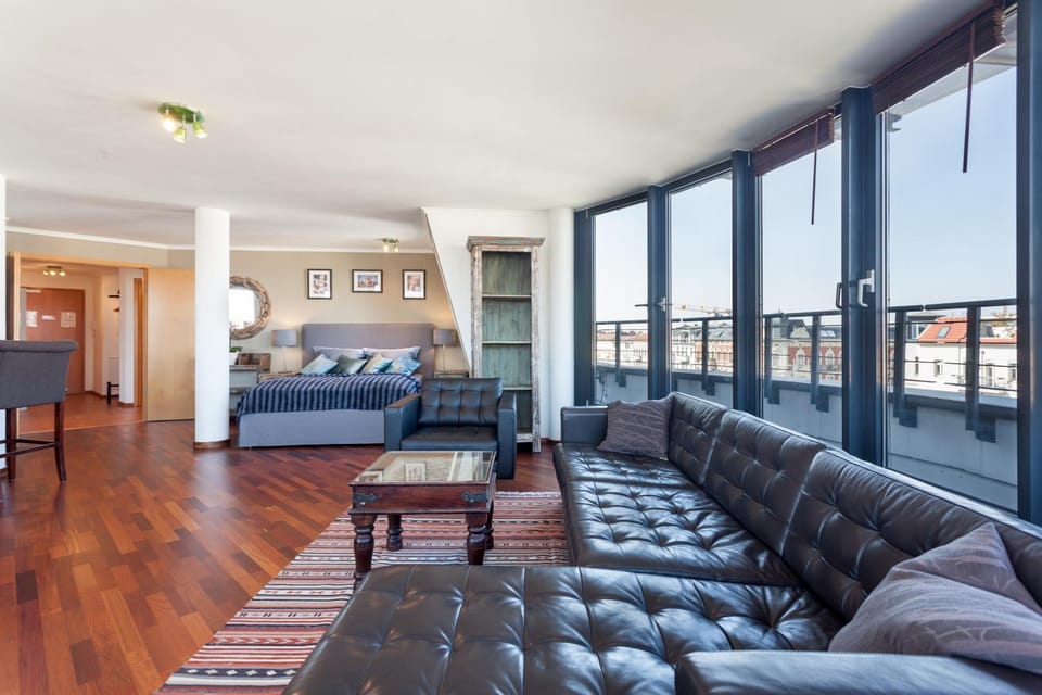 Day, Photo of the whole room