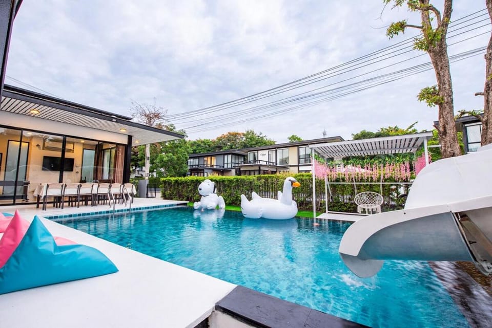 Balcony/Terrace, Pool view, Swimming pool