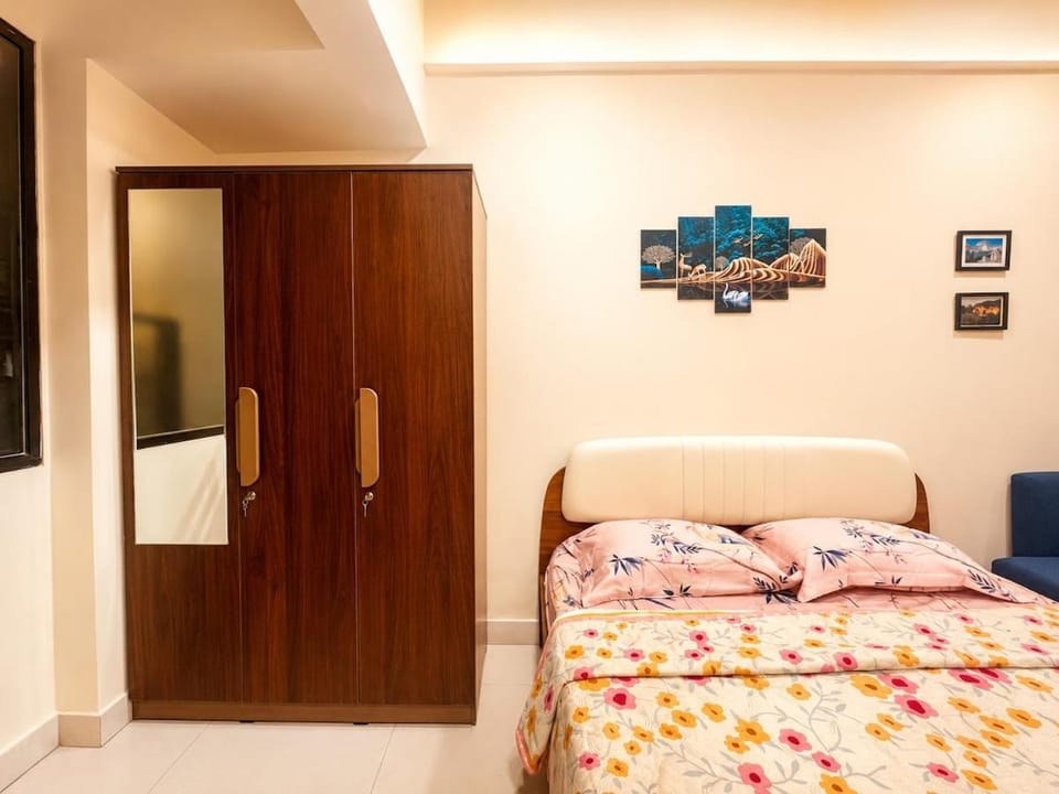 Chic & Spacious Studio Heart of Bandra W by Trivana Haven Stays by Trisphere Apartment in Mumbai