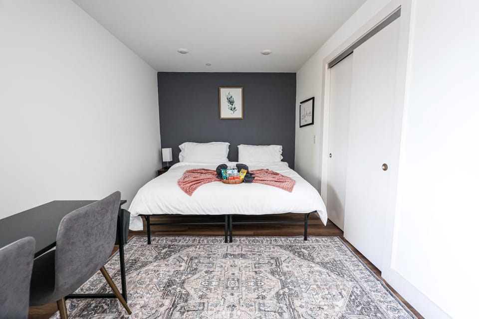 StudioAprt QueenBed,WiFi,WD,Parking,Gym Apartment in Philadelphia