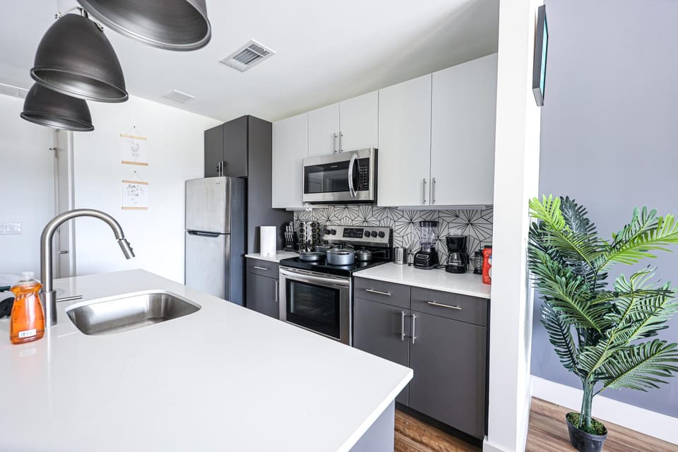 StudioAprt QueenBed,WiFi,WD,Parking,Gym Apartment in Philadelphia