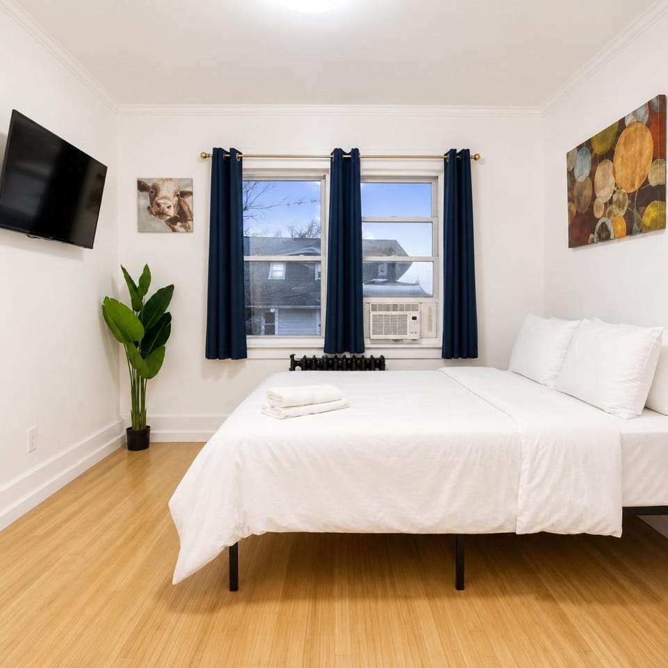 Cozy Modern Studio Queen BedWorkspacefastWifi Apartment in Brighton