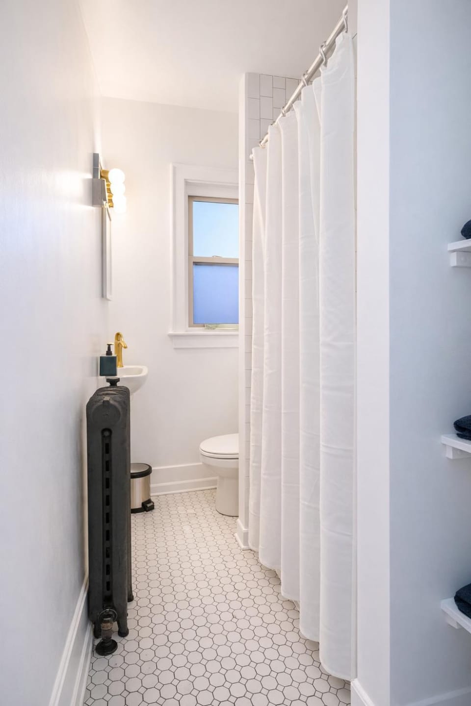 Downtown High Falls Studio Apt, Kitchen, TV Apartment in Brighton