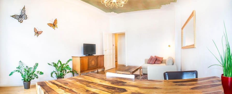 TV and multimedia, Living room, Dining area
