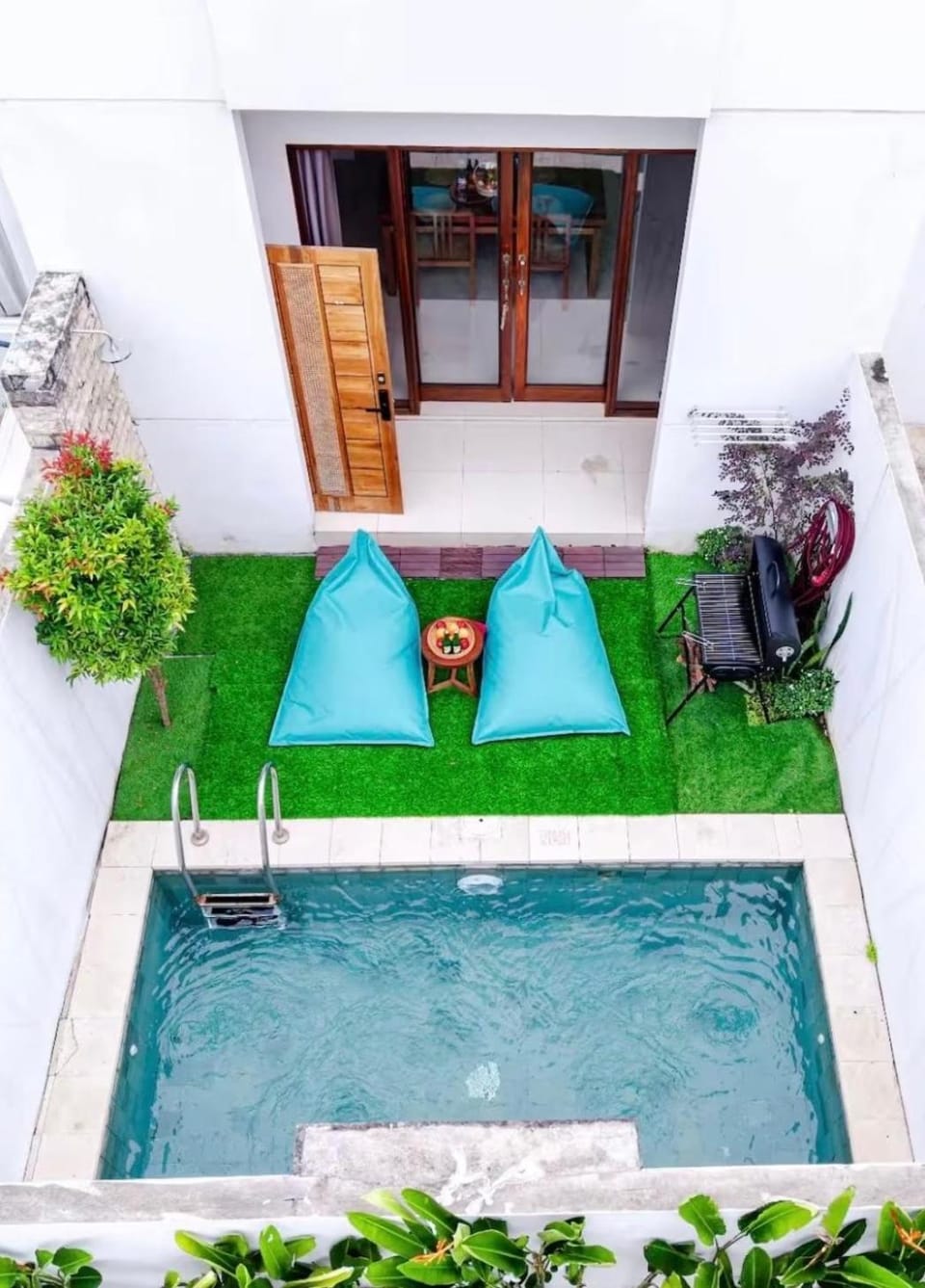 2BR Private Pool BBQ & Netflix Near Seminyak Villa in North Kuta