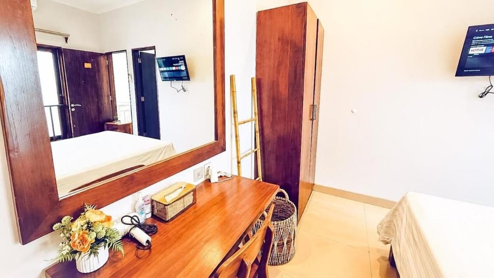 2BR Private Pool BBQ & Netflix Near Seminyak Villa in North Kuta