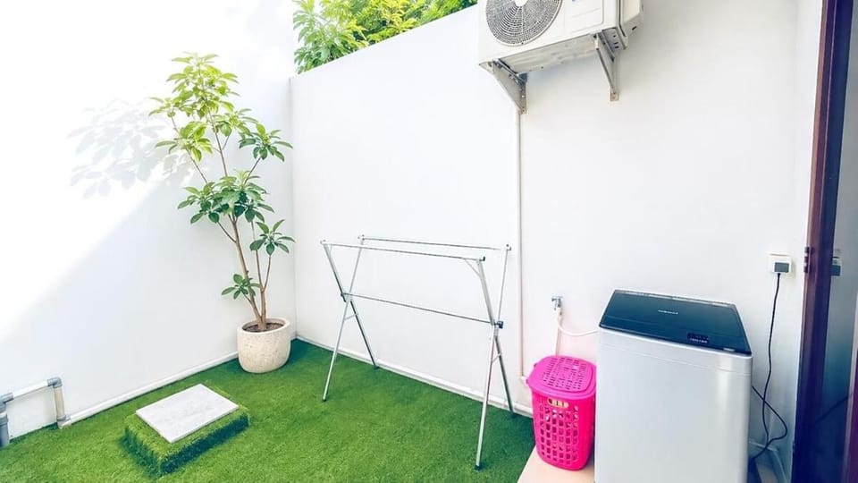 2BR Private Pool BBQ & Netflix Near Seminyak Villa in North Kuta