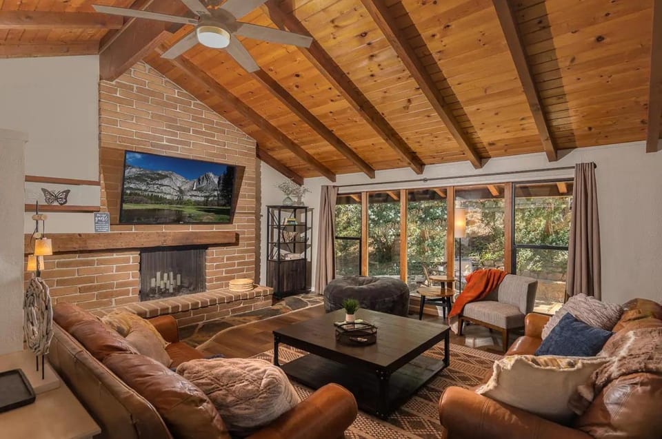 Fairgrounds Farmhouse House in Sierra Nevada