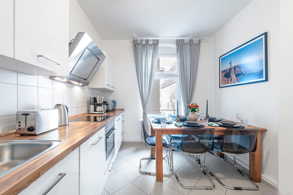 The Rheinsberger Mitte, 80m2, 2BR & Living Room, downtown location, Sleeps 6 Apartment in Berlin