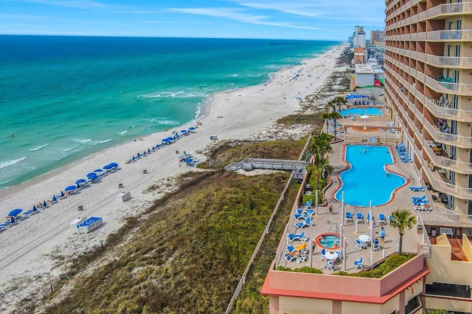 Inviting 16th-floor condo with direct Gulf-front views pools & gym House in Panama City Beach