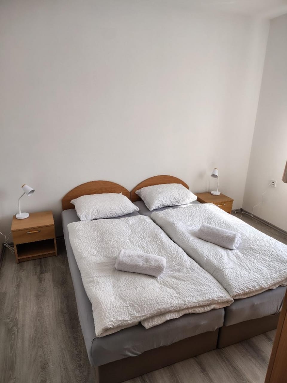 Bed, Photo of the whole room, towels