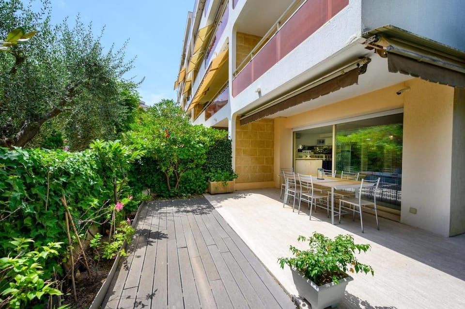 1-bedroom apartment in Cannes, quiet with terrace, perfect for family Apartment in Cannes