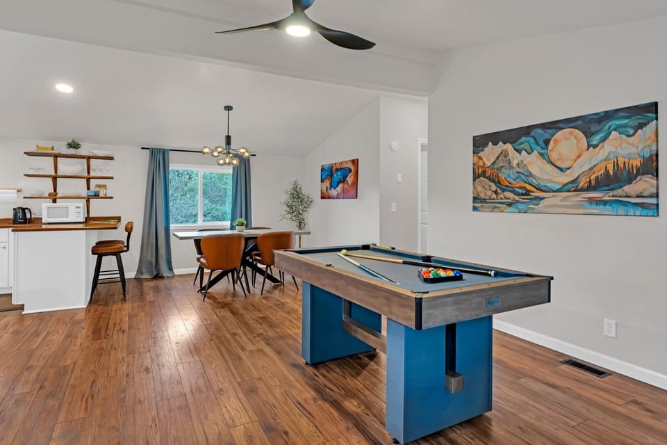 Billiard, Game Room