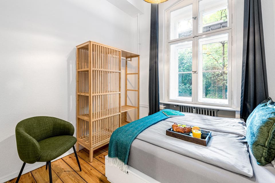 The Gleditsch - Central Schöneberg location, 1BR, 1 living room, group friendly, ideal for 2 - 4 Guests Apartment in Berlin