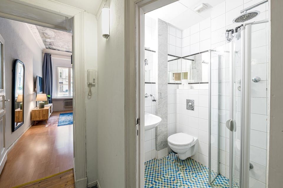The Gleditsch - Central Schöneberg location, 1BR, 1 living room, group friendly, ideal for 2 - 4 Guests Apartment in Berlin