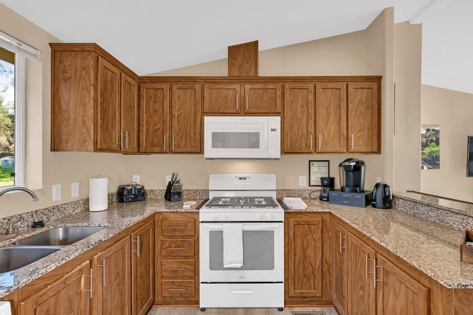 Coffee/tea facilities, Kitchen or kitchenette, dishwasher, minibar, pet friendly, stove, toaster