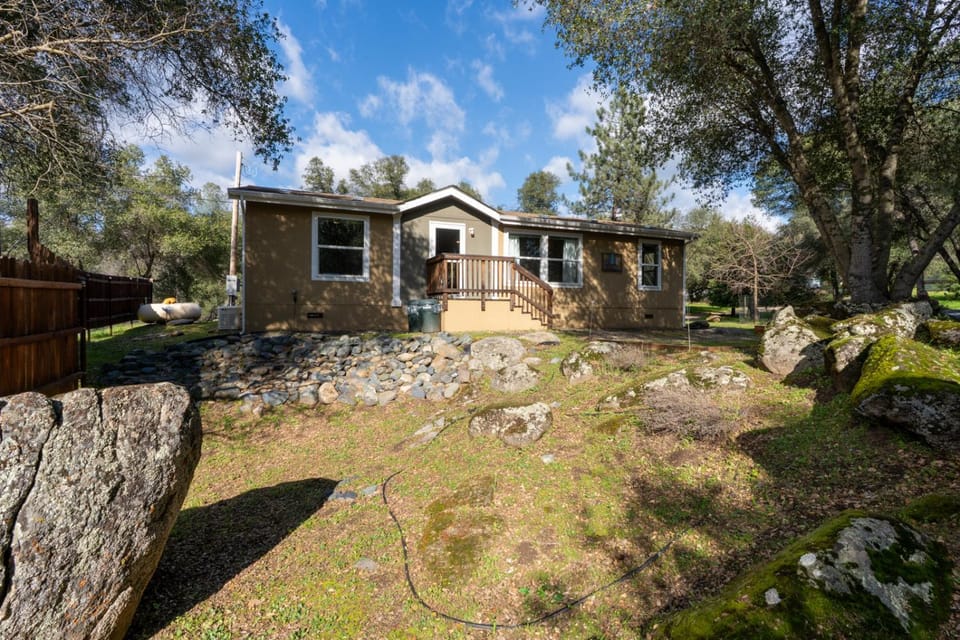 Granite View Retreat House in Sierra Nevada