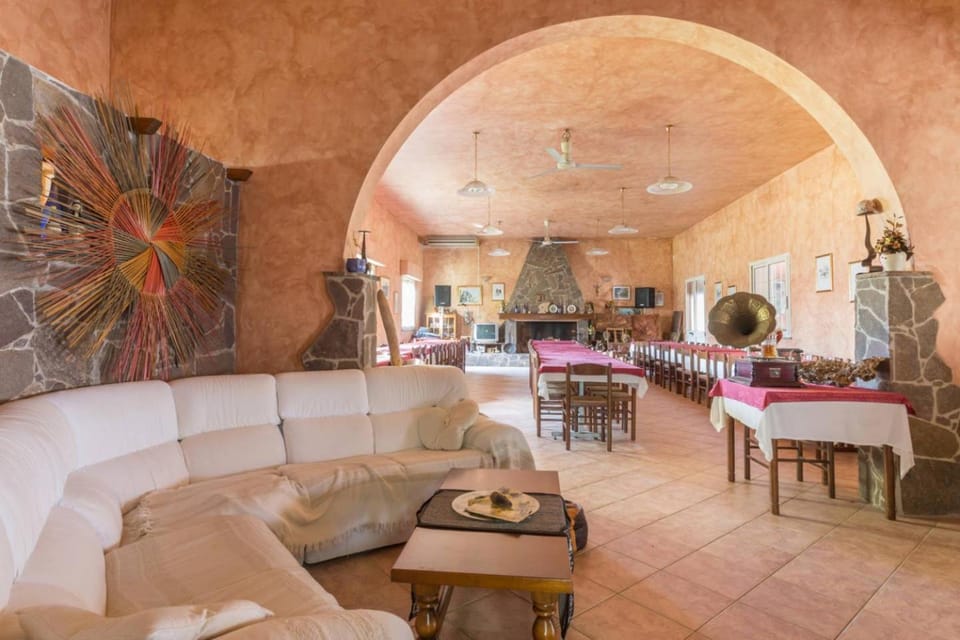 Restaurant/places to eat, Communal lounge/ TV room, Lobby or reception, Banquet/Function facilities