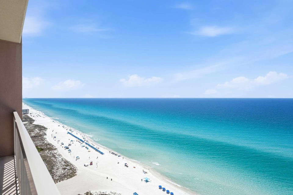 Elegant beachfront condo with a furnished balcony views & two pools Apartment in Panama City Beach
