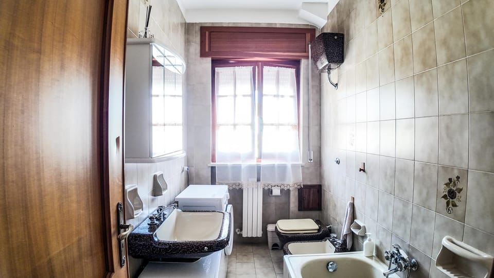 Toilet, Bathroom