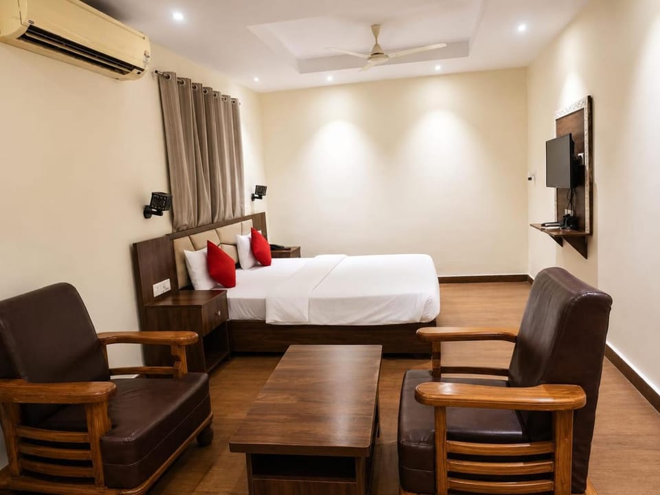 Bed, TV and multimedia, Photo of the whole room, Seating area, air conditioner