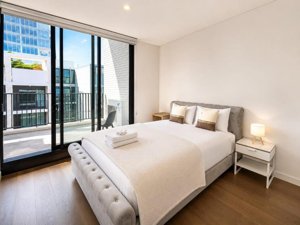 Spacious Pool Retreat with Gym Pool BBQ Rooftop Apartment in Lidcombe