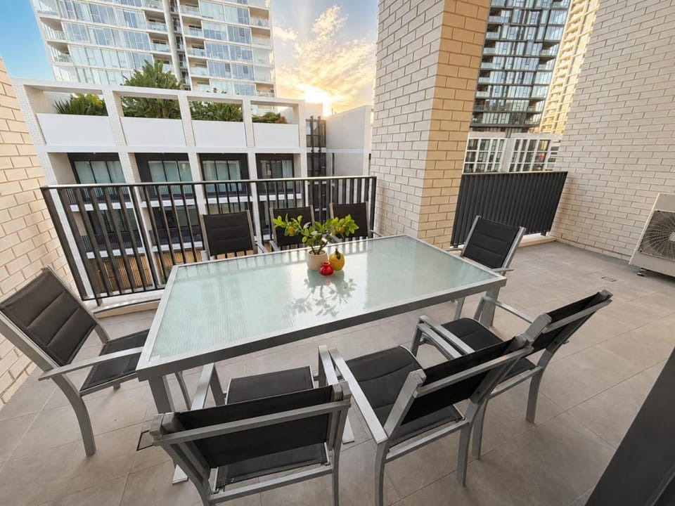 Spacious Pool Retreat with Gym Pool BBQ Rooftop Apartment in Lidcombe