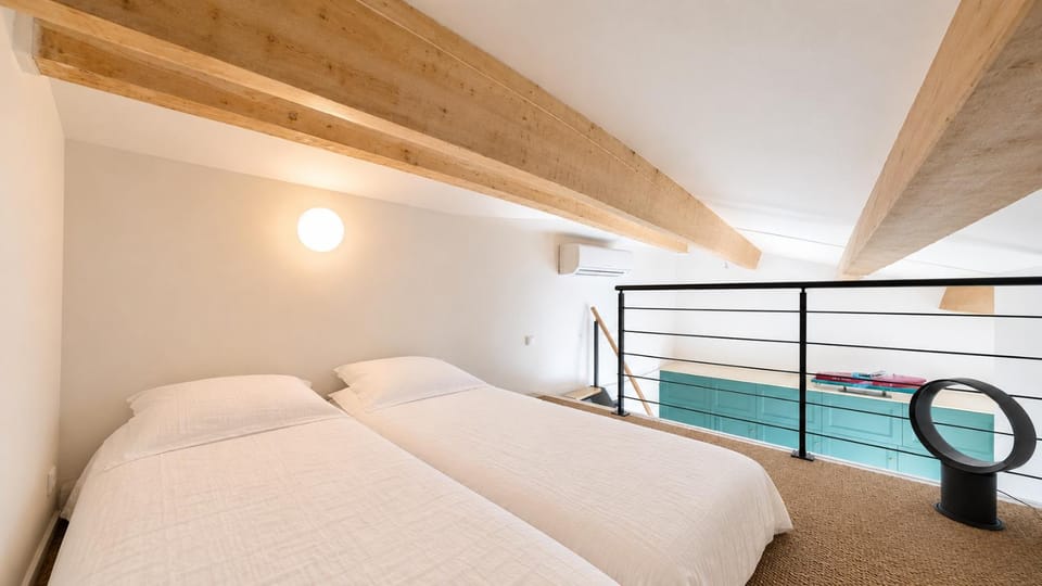 Bedroom, air conditioner, air conditioner