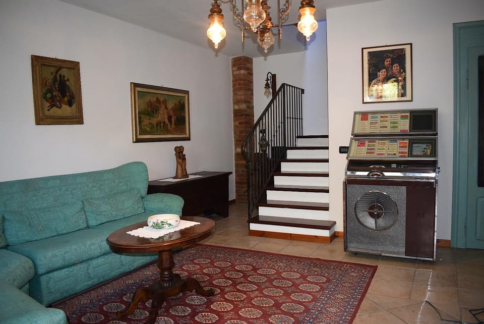 Living room, Seating area