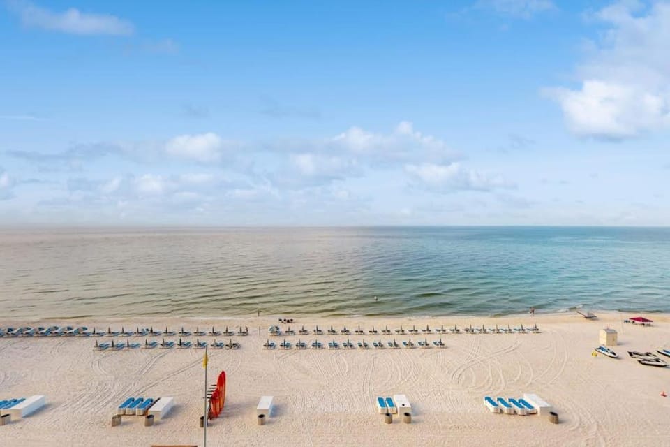 Spacious beachfront condo with shared gym sauna hot tub pools and BBQ area House in Panama City Beach