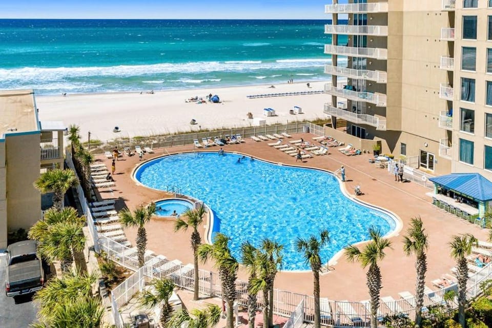 Lovely condo at beachfront resort with sunset views pools hot tubs & gym House in Panama City Beach