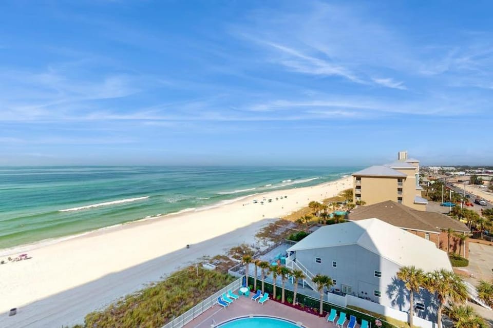 Lovely condo at beachfront resort with sunset views pools hot tubs & gym House in Panama City Beach