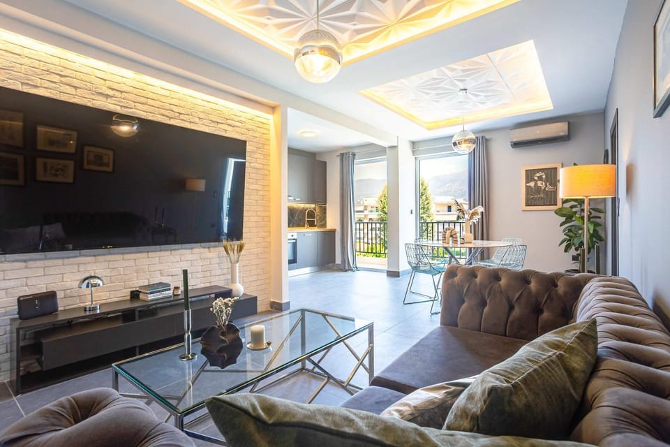 TV and multimedia, Living room, Seating area, Evening entertainment