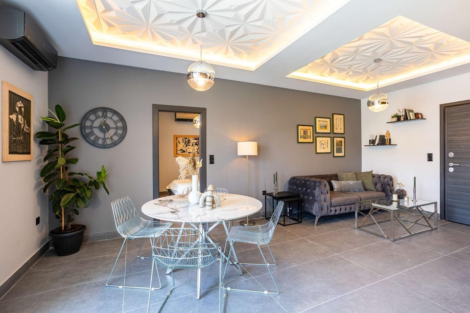 TV and multimedia, Living room, Seating area, Dining area, air conditioner