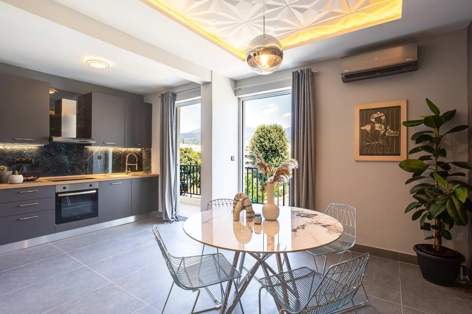 Kitchen or kitchenette, Seating area, Dining area, air conditioner
