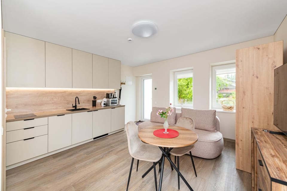 Coffee/tea facilities, Kitchen or kitchenette, Living room, Seating area, Dining area, dishwasher, pet friendly, stove