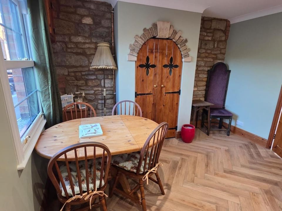 25 Finkey Street House in Oakham