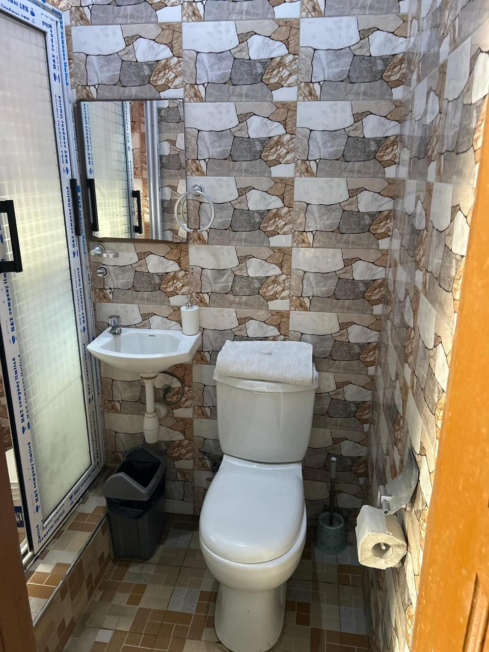 D & A Global Guesthouse Bed and Breakfast in Accra