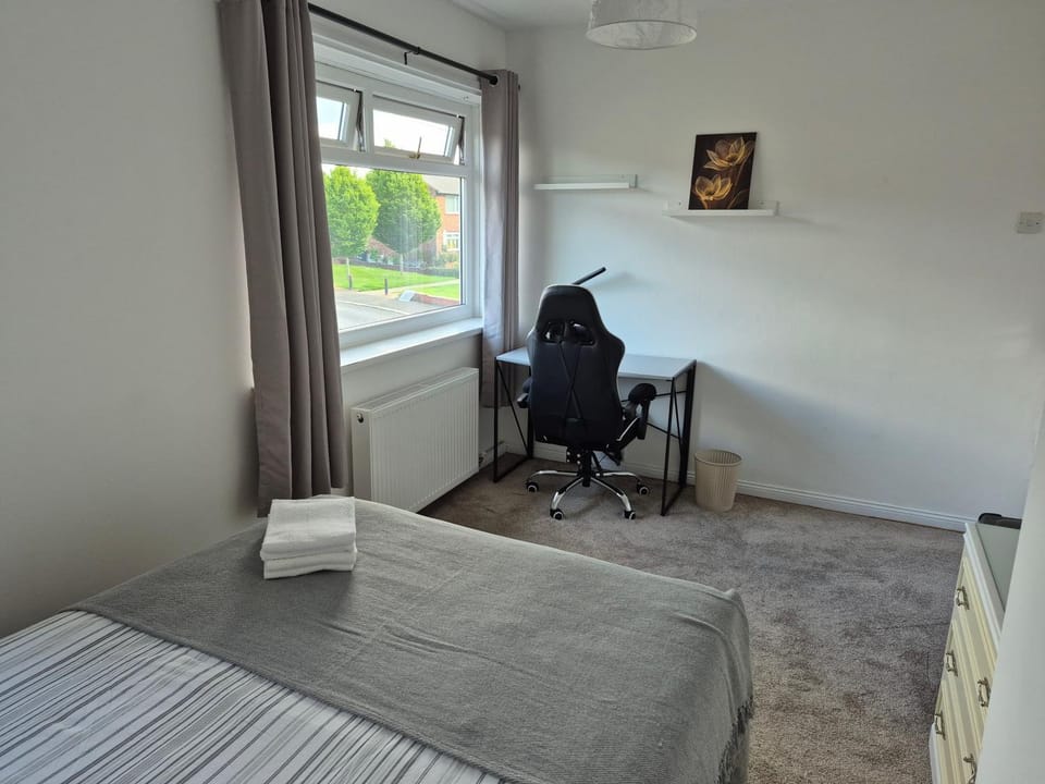 city centre 2 double beds house with free parking House in Durham