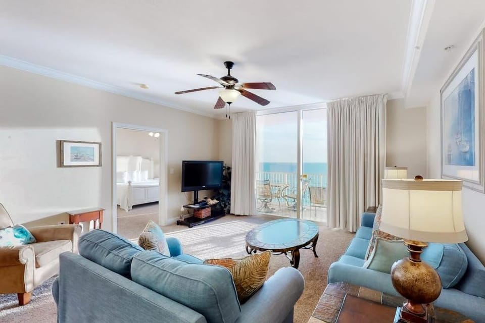 Incredible gulf-front views & resort pools hot tubs & seasonal beach service House in Panama City Beach