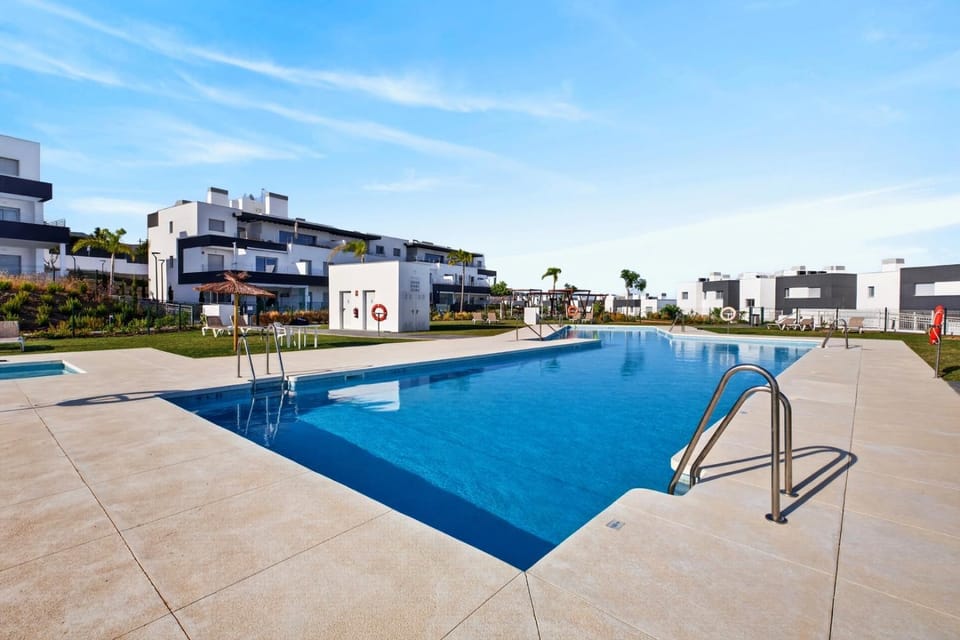 Swimming pool, sunbed